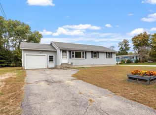 14 Circle Dr, Hudson, NH 03051