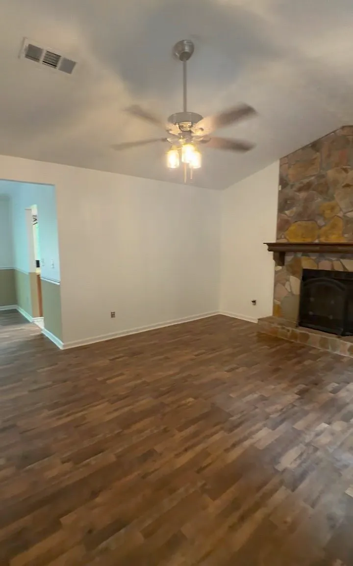 3 bed, 1460 sqft, $1,975 — Photo 2