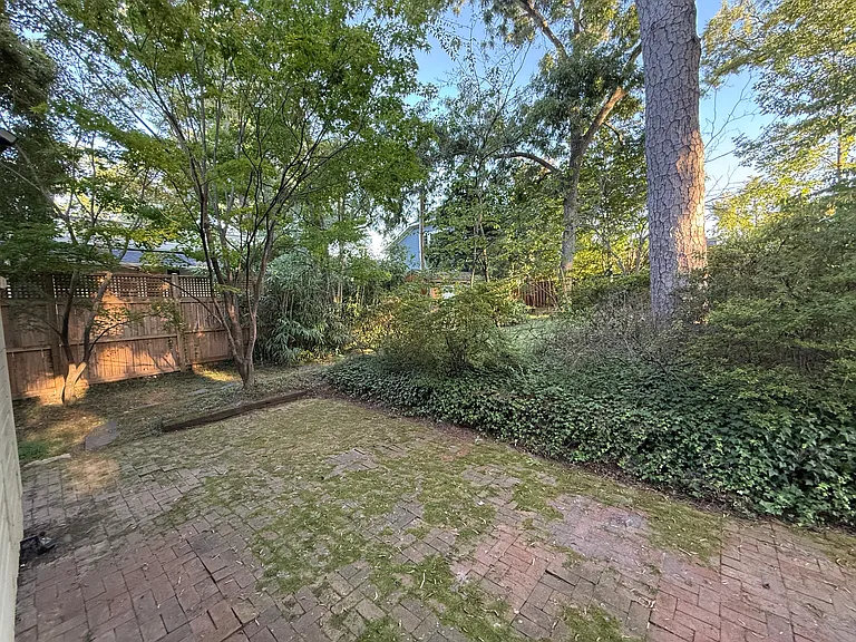 1019 Gloria Ave — Photo 17