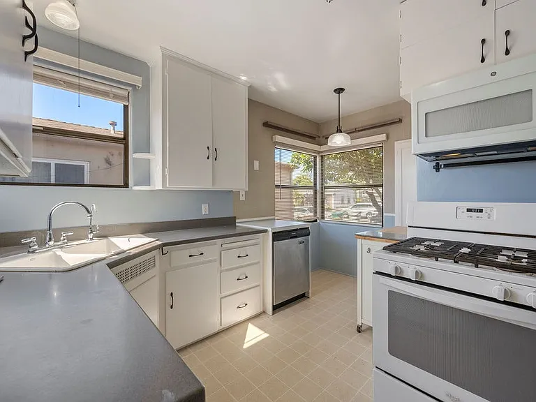 4735 Valencia Dr #FRONT — Photo 13