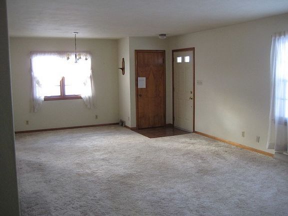 5th image of 913 S Joliet St