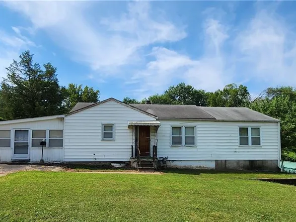 10713 E 25th Ter, Independence, MO 64052