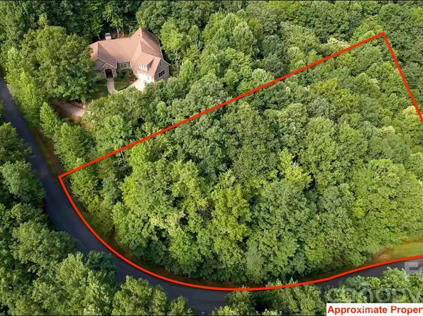 724 Streamside Dr, Arden, NC 28704