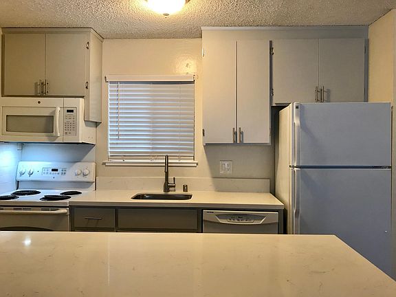 5th image of 131 Santa Maria Ave #4