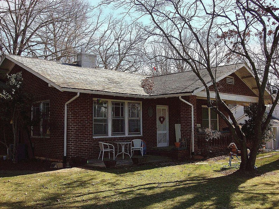 1st image of 303 S Oakwood Dr