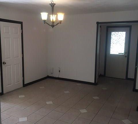 4th image of 402 Magnolia Ln