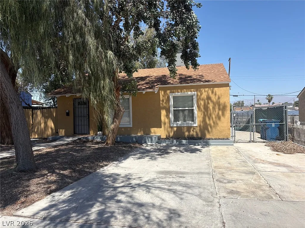 Building Photo - 611 Bell Dr