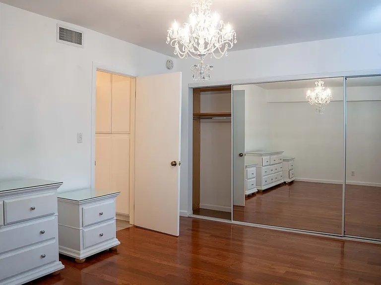 4521 Colbath Ave #103 — Photo 13