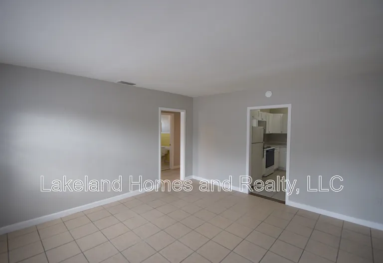 1034 Berkley Rd — Photo 3