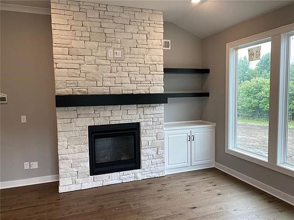 3rd image of 1713 NE Ravenwood Dr