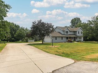 326 Mulberry Dr, Delafield, WI 53018