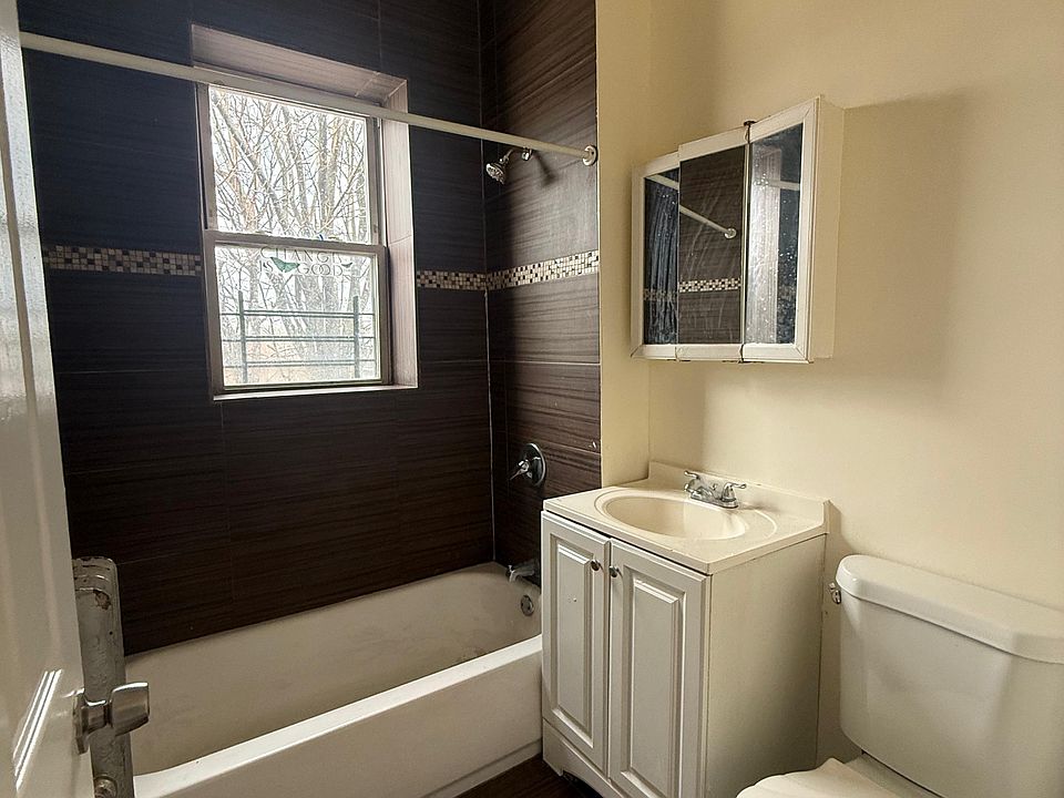 2nd image of 8 Monticello Ave #35R