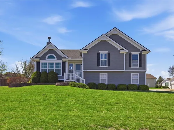 1016 NE Depot Dr, Lees Summit, MO 64086