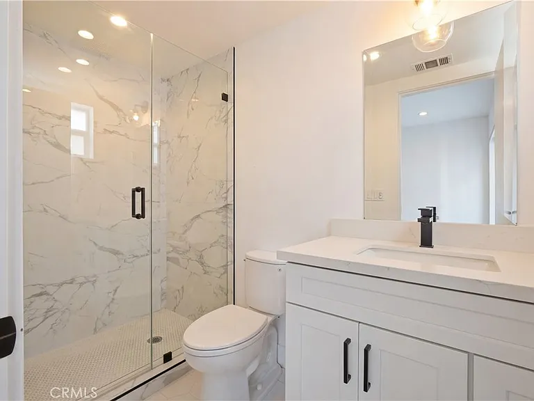 21721 Hart St — Photo 18