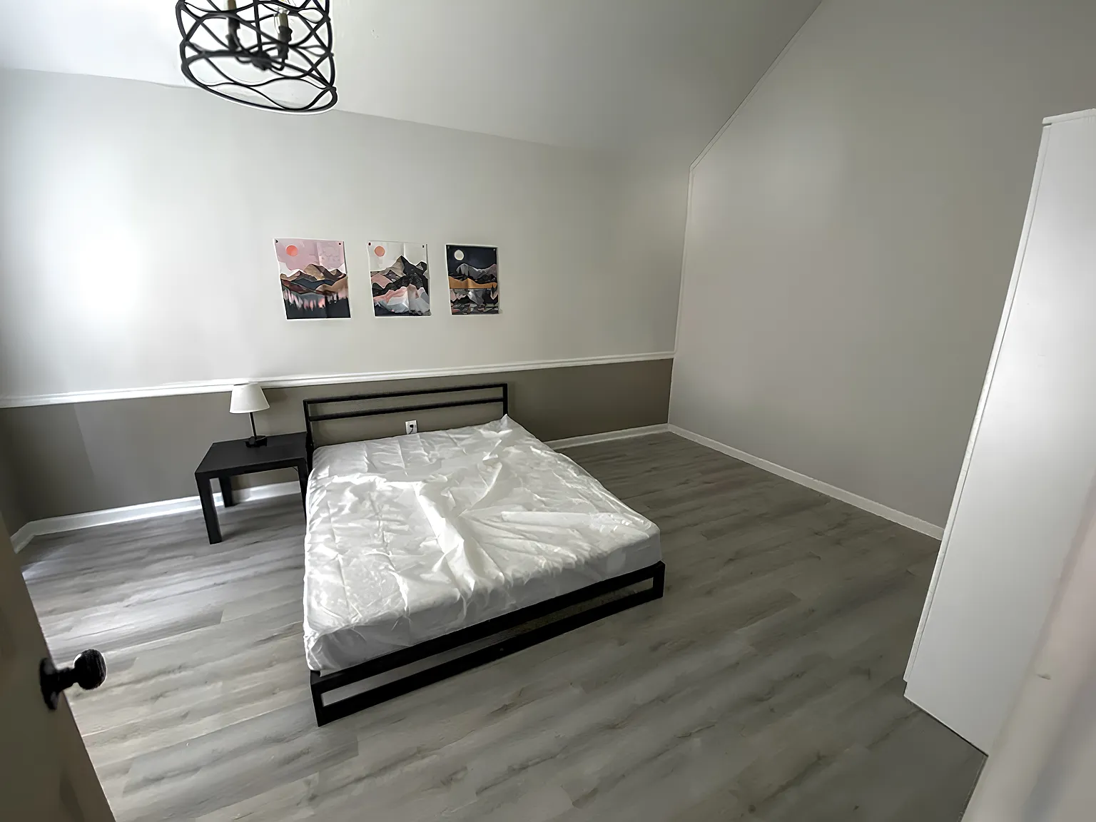 4 bed, 4.0 bath, 3658 sqft, $901 — Photo 2