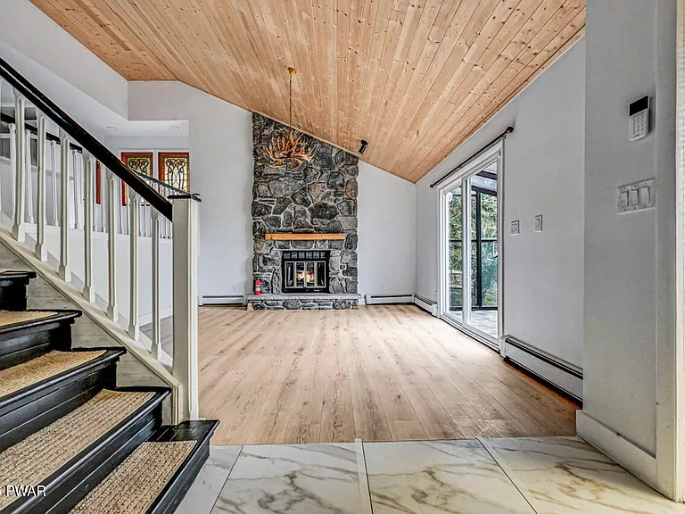 49 Lake View Dr #14 — Photo 2