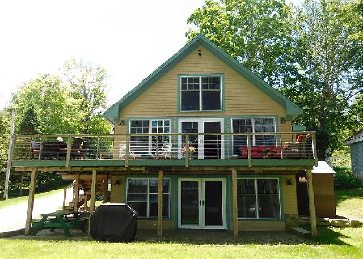 3 bed, 2200 sqft, $2,200 — Photo 2