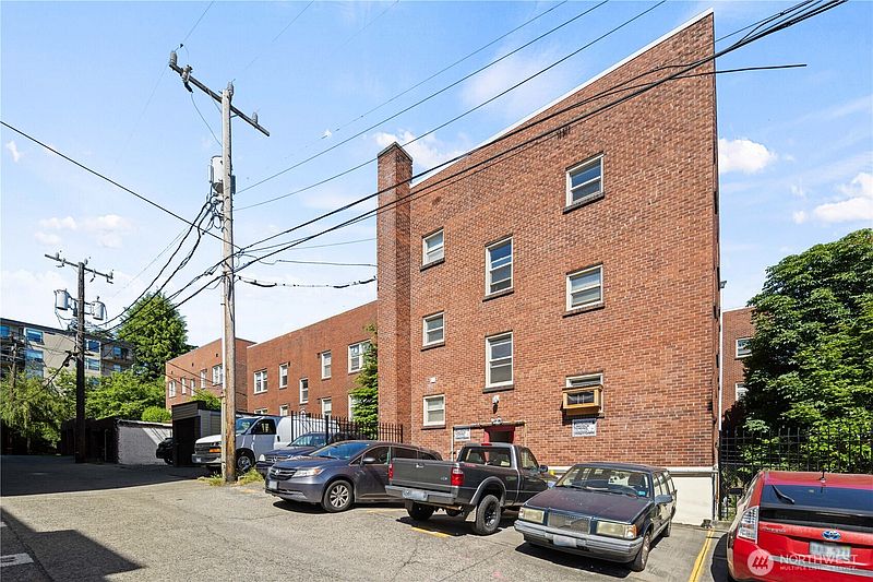 4th image of 625 4th Avenue W