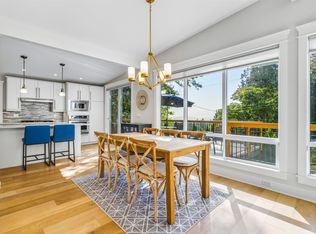 884 Wellington Dr, North Vancouver, BC V7K1K7