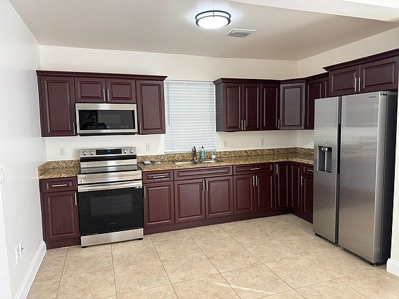 4th image of 1129 SW 10th St #1