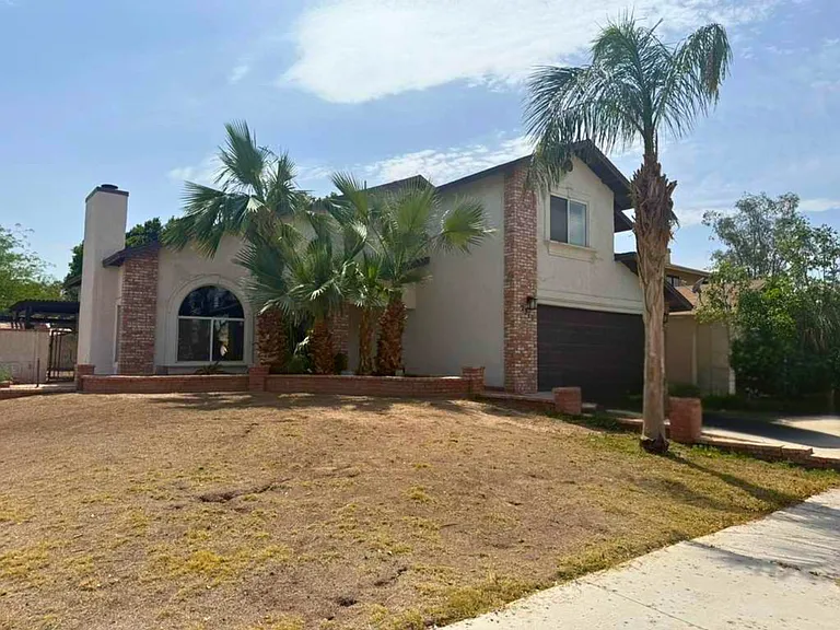 2311 W Hamilton Ave — Photo 1