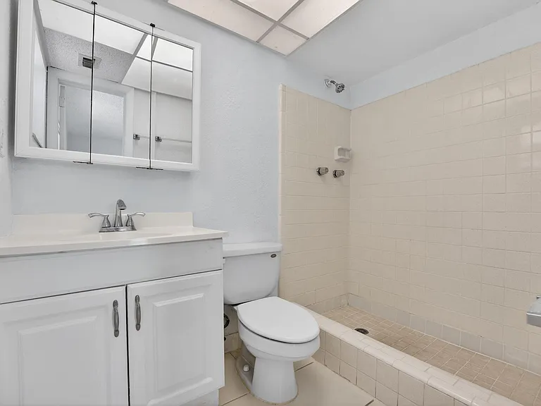 760 SE 2nd Ave #D216 — Photo 19