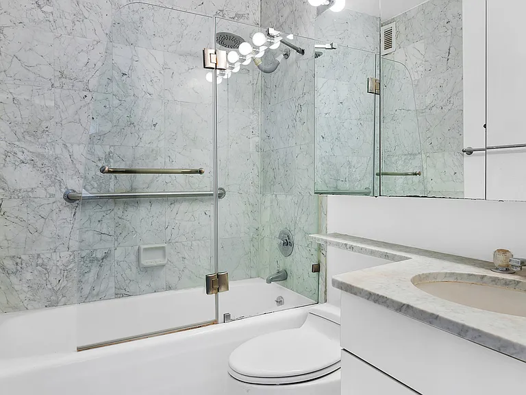 235 E 40th St #30G — Photo 7