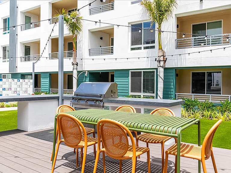 Bowen Apartments — Photo 25