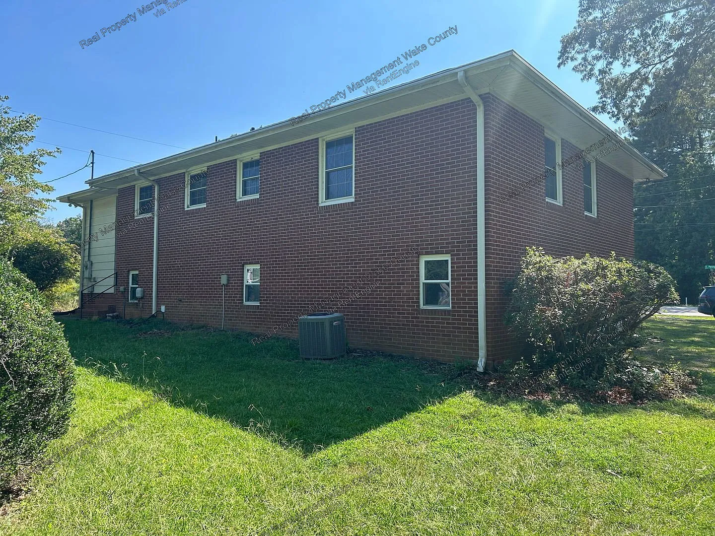 3 bed, 2.0 bath, 1383 sqft, $1,850 — Photo 2