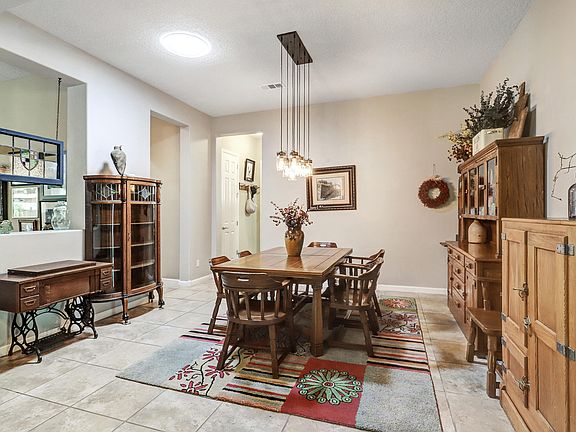 4th image of 25 Los Balcones Pl NE