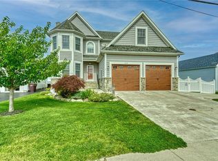 608 Edgemere Dr, Rochester, NY 14612