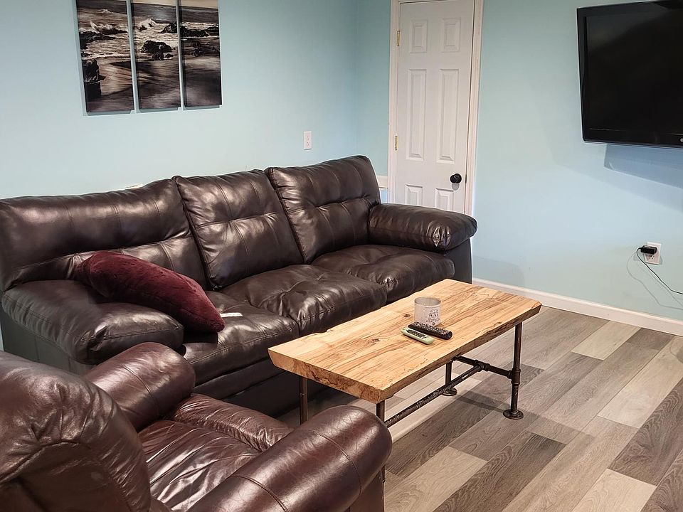 1st image of 2912 Carson Ave