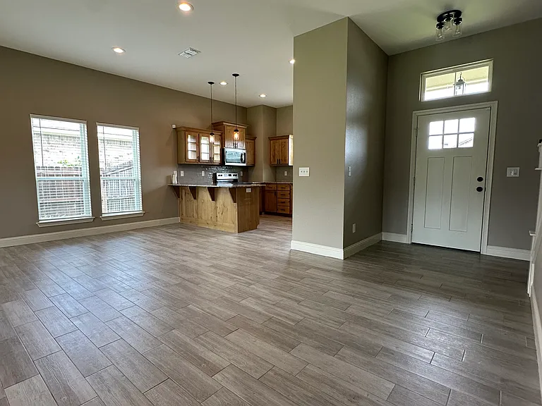 15439 Anna Ln — Photo 4