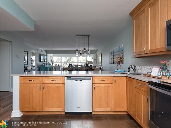 4th image of 3121 NE 51st St APT 201