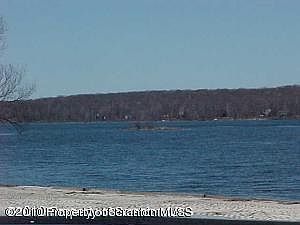 2nd image of 148 Lakeshore Dr