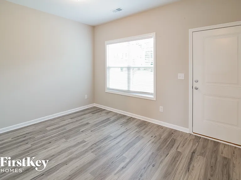 146 Clydesdale Cir — Photo 2