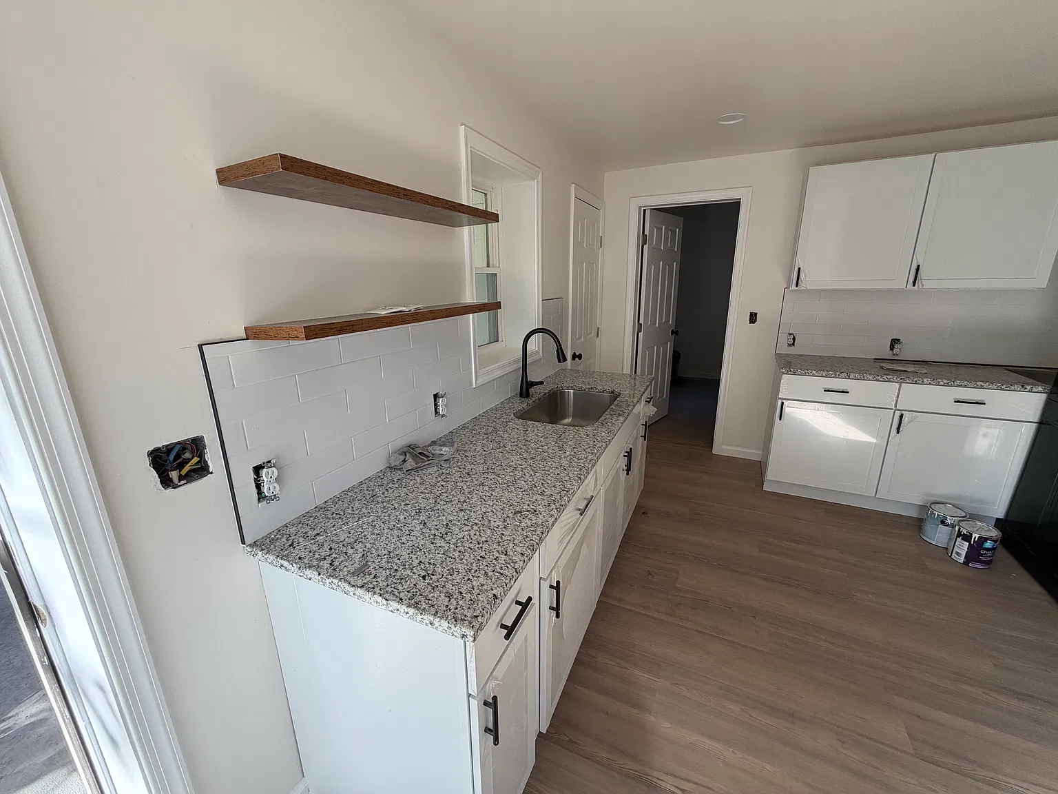 1 bed, 1000 sqft, $1,300 — Photo 3