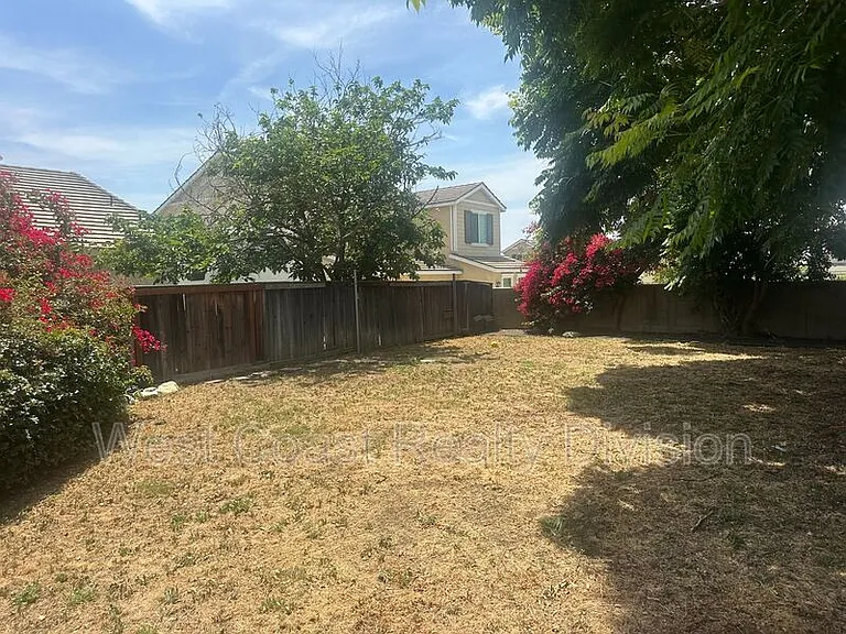 7049 Arlington Pl — Photo 8