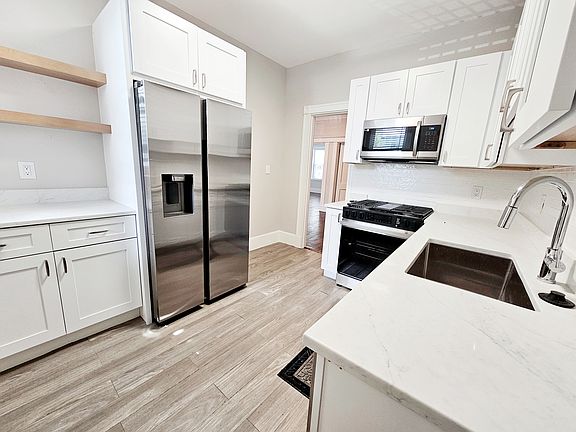3rd image of 6 Radcliffe Rd APT 3