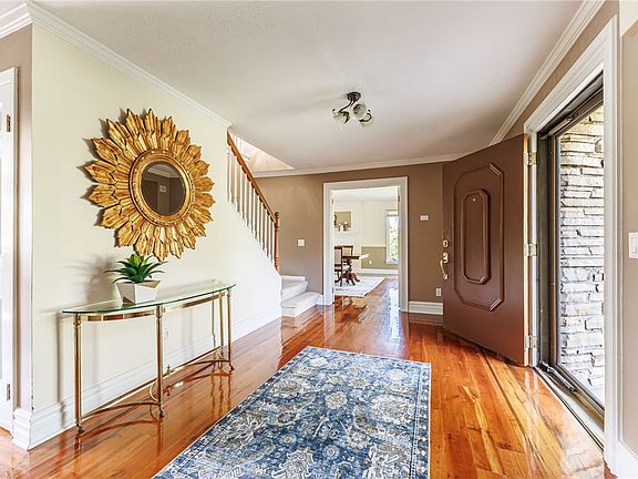 3rd image of 237 W Bloomfield Rd