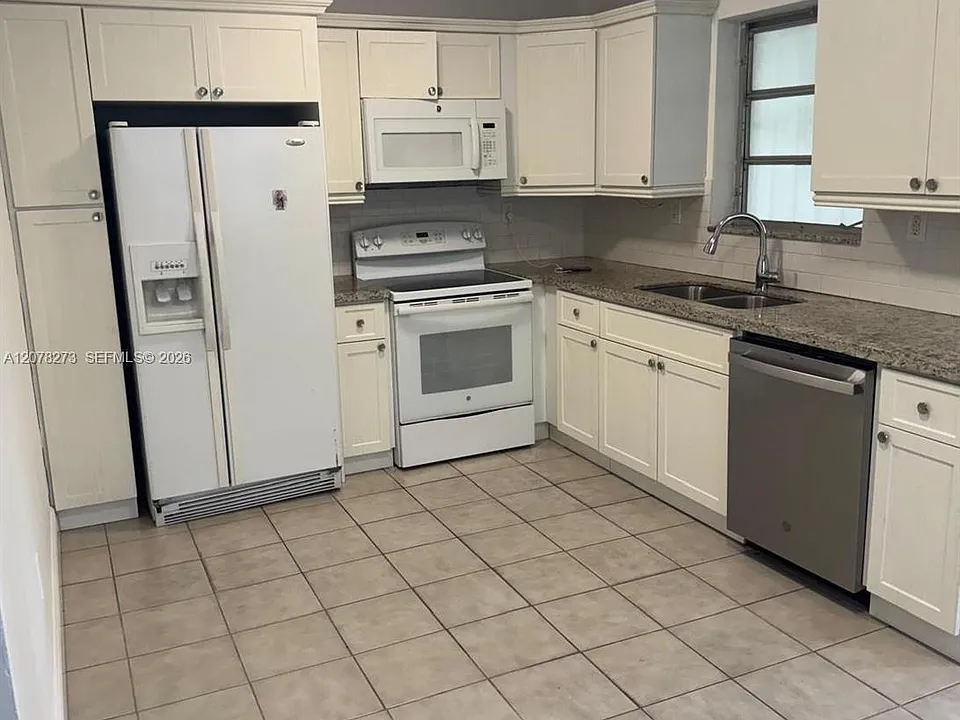 3445 NW 2nd Ter #3445