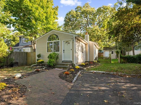 30 Ormond Avenue, Selden, NY 11784