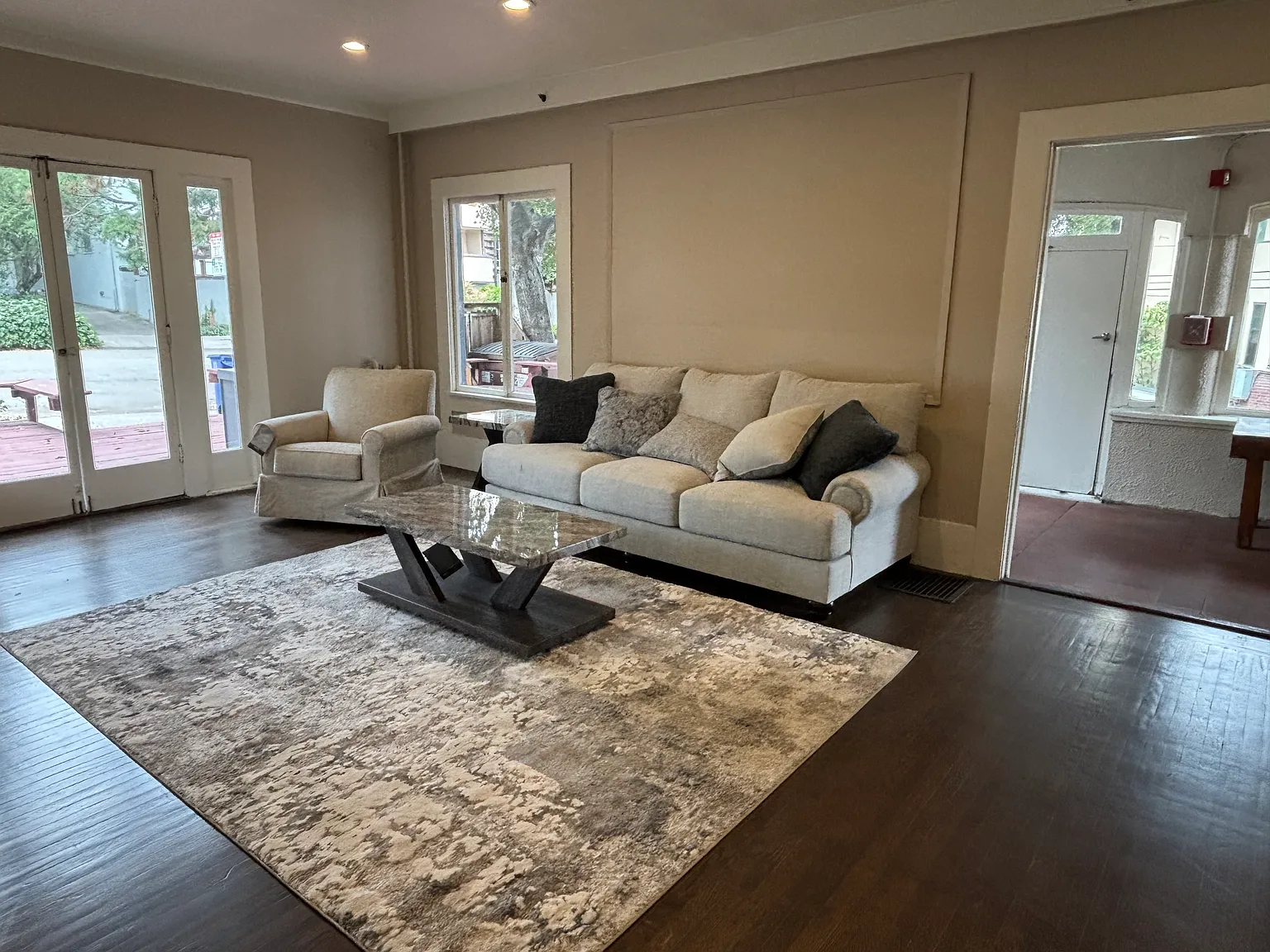 6 bed, $1,075 — Photo 4