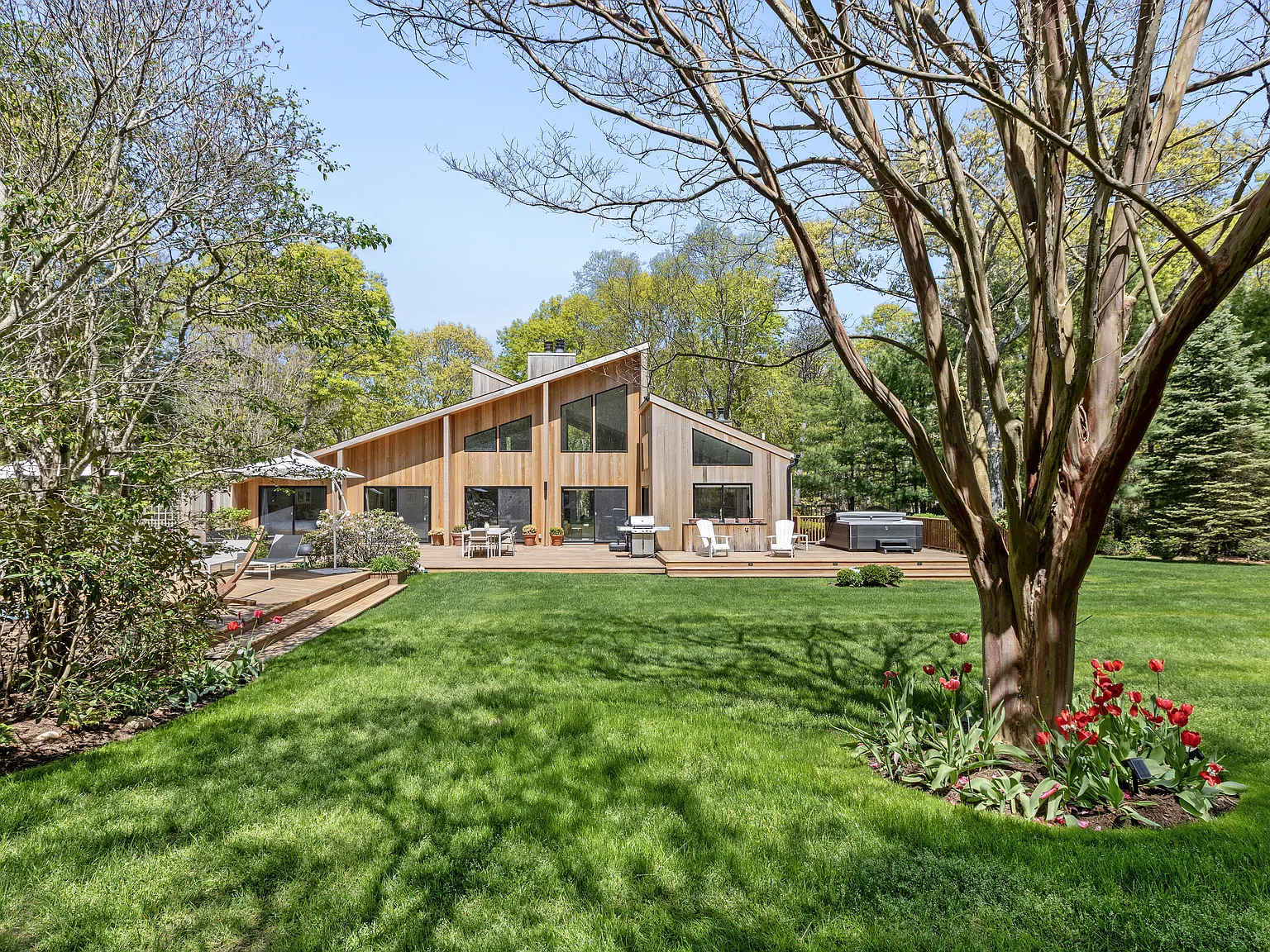 East Hampton 5+ Bed Contemporary with Tennis — Photo 1