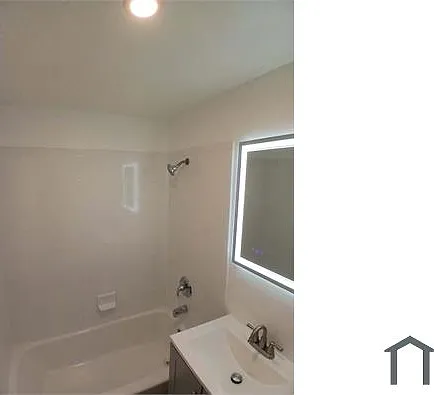 7011 S East End Ave #D — Photo 8