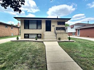 9028 Meade Ave, Oak Lawn, IL 60453