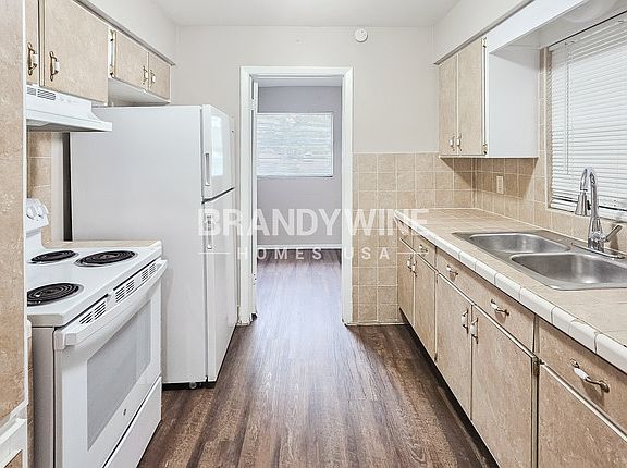 5th image of 2402 E Bougainvillea Ave