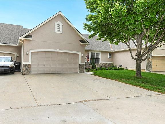 3rd image of 1952 Kensington Dr