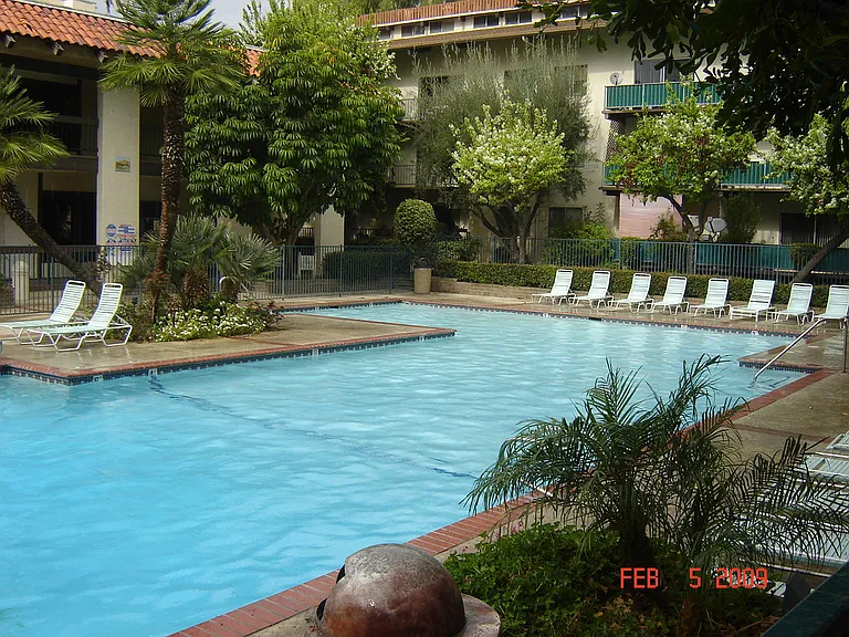 5460 White Oak Ave #K208 — Photo 28