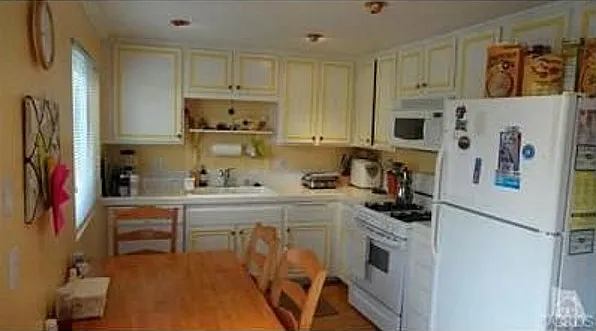 255 Green Moor Pl — Photo 8